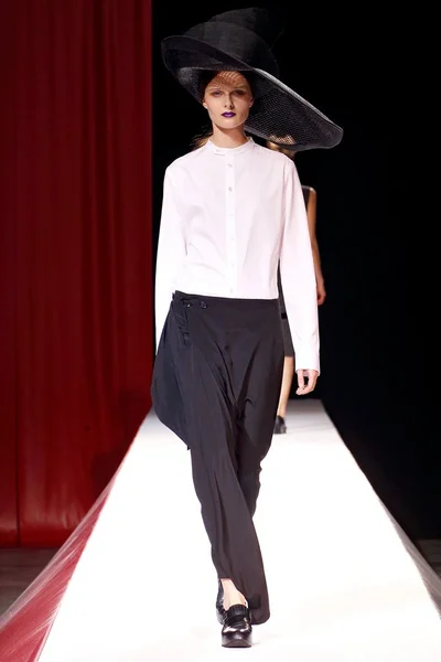 Look 15